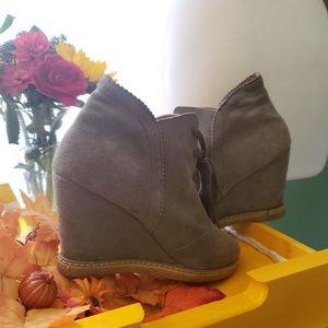 Authentic leather and suede Kelsey Dagger booties